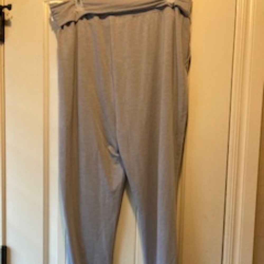 NWT Old Navy gray jogging pants.  size Large soft to the touch medium rise